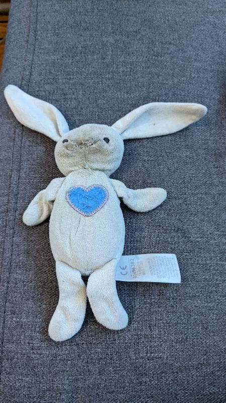 Lost — Moto Reading Eastbound, M4 motorway service station