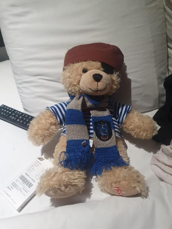 Lost — AIRPORT, LONDON HEATHROW 